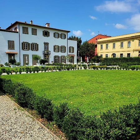La Villa Apartments - Convenient For Sardinia And Corsica - 4 Beds - Private Parking Included With Camera ليفورنو المظهر الخارجي الصورة