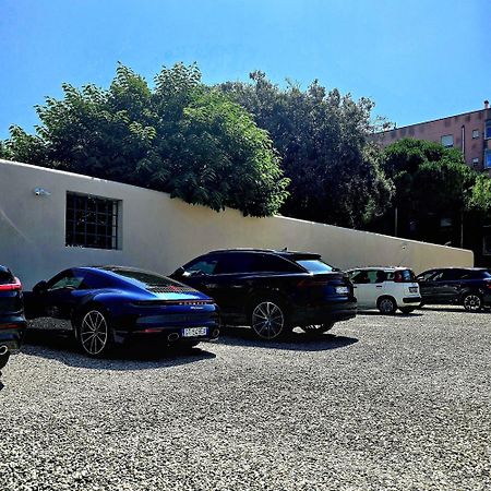 La Villa Apartments - Convenient For Sardinia And Corsica - 4 Beds - Private Parking Included With Camera ليفورنو المظهر الخارجي الصورة