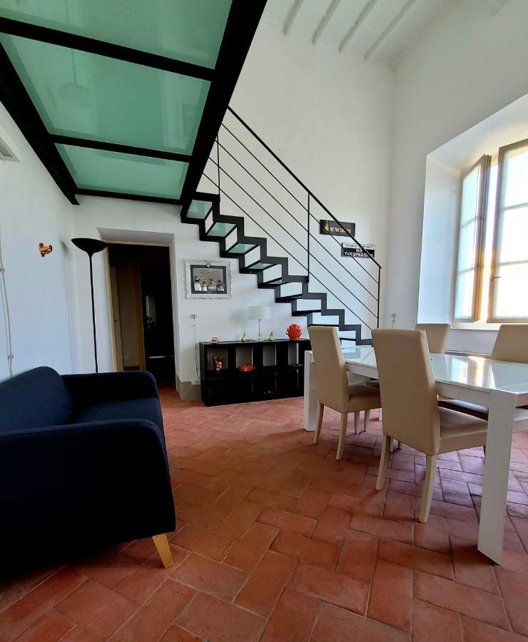 La Villa Apartments - Convenient For Sardinia And Corsica - 4 Beds - Private Parking Included With Camera ليفورنو المظهر الخارجي الصورة