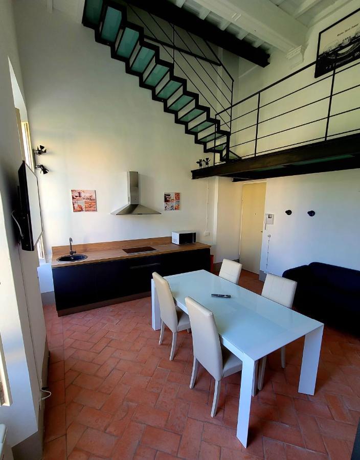 La Villa Apartments - Convenient For Sardinia And Corsica - 4 Beds - Private Parking Included With Camera ليفورنو المظهر الخارجي الصورة