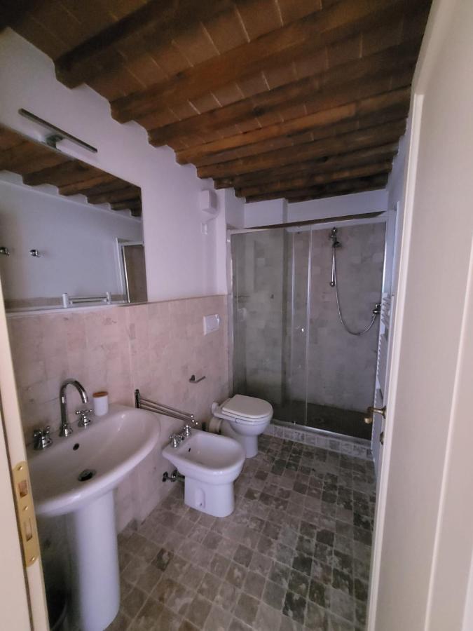 La Villa Apartments - Convenient For Sardinia And Corsica - 4 Beds - Private Parking Included With Camera ليفورنو المظهر الخارجي الصورة