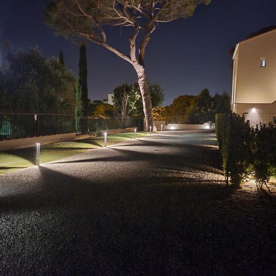 La Villa Apartments - Convenient For Sardinia And Corsica - 4 Beds - Private Parking Included With Camera ليفورنو المظهر الخارجي الصورة