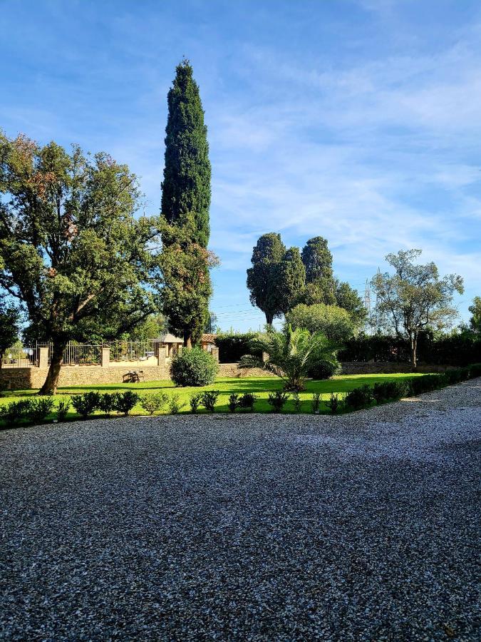 La Villa Apartments - Convenient For Sardinia And Corsica - 4 Beds - Private Parking Included With Camera ليفورنو المظهر الخارجي الصورة