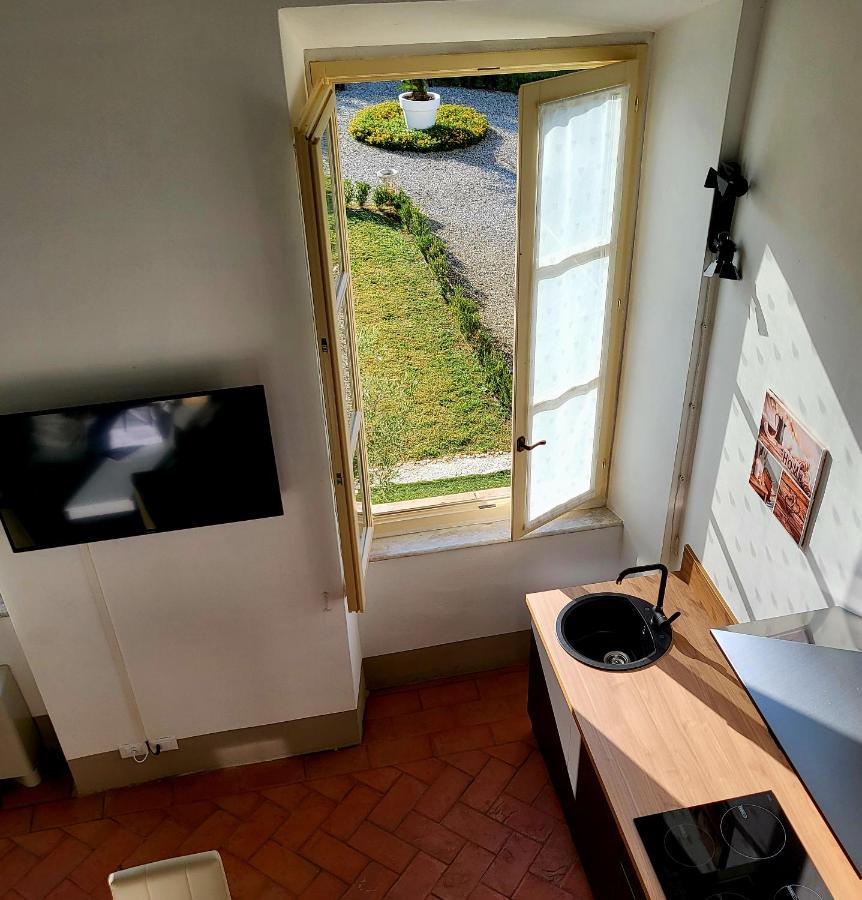 La Villa Apartments - Convenient For Sardinia And Corsica - 4 Beds - Private Parking Included With Camera ليفورنو المظهر الخارجي الصورة