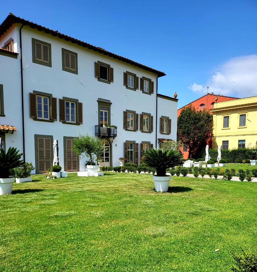 La Villa Apartments - Convenient For Sardinia And Corsica - 4 Beds - Private Parking Included With Camera ليفورنو المظهر الخارجي الصورة