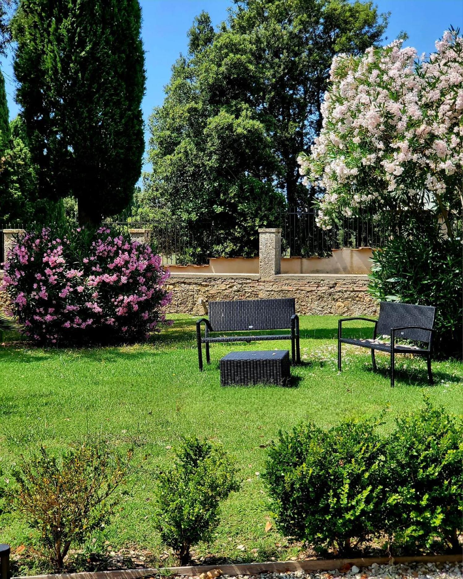La Villa Apartments - Convenient For Sardinia And Corsica - 4 Beds - Private Parking Included With Camera ليفورنو المظهر الخارجي الصورة