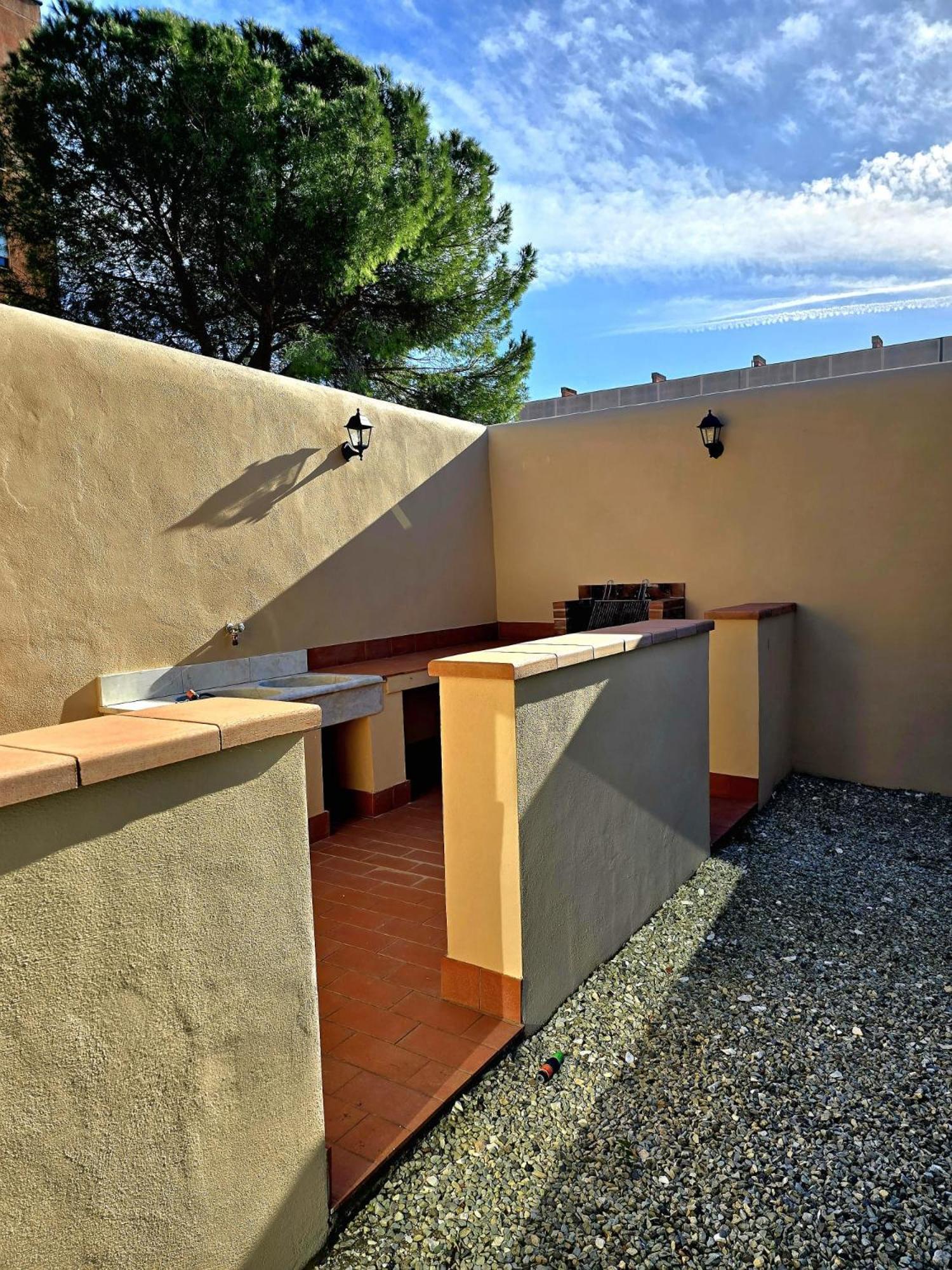 La Villa Apartments - Convenient For Sardinia And Corsica - 4 Beds - Private Parking Included With Camera ليفورنو المظهر الخارجي الصورة