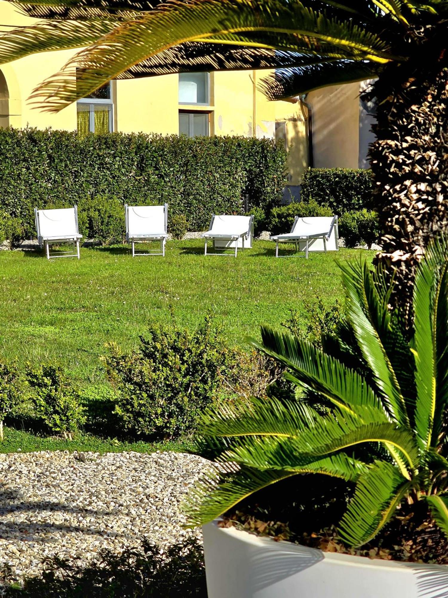 La Villa Apartments - Convenient For Sardinia And Corsica - 4 Beds - Private Parking Included With Camera ليفورنو المظهر الخارجي الصورة