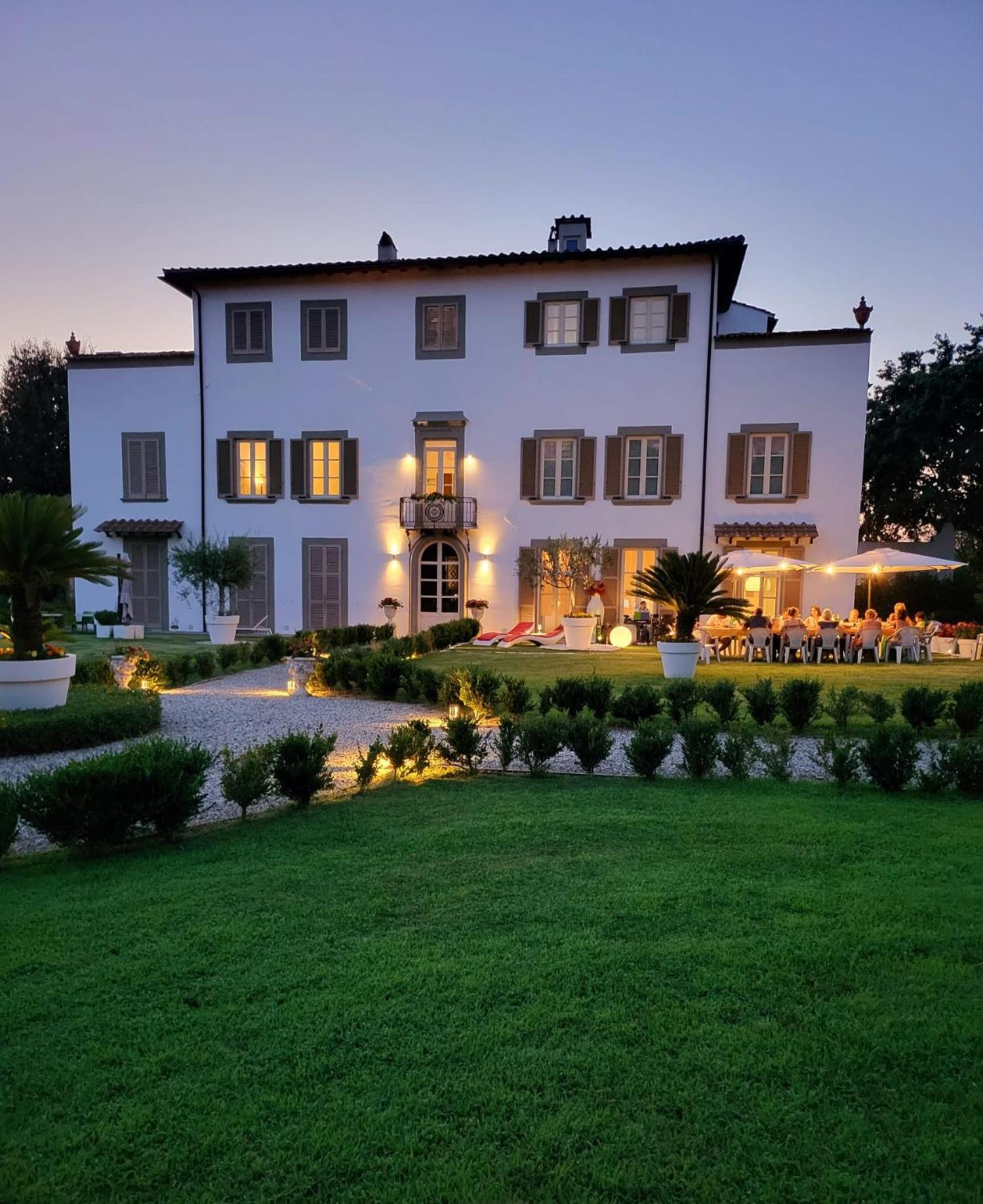 La Villa Apartments - Convenient For Sardinia And Corsica - 4 Beds - Private Parking Included With Camera ليفورنو المظهر الخارجي الصورة
