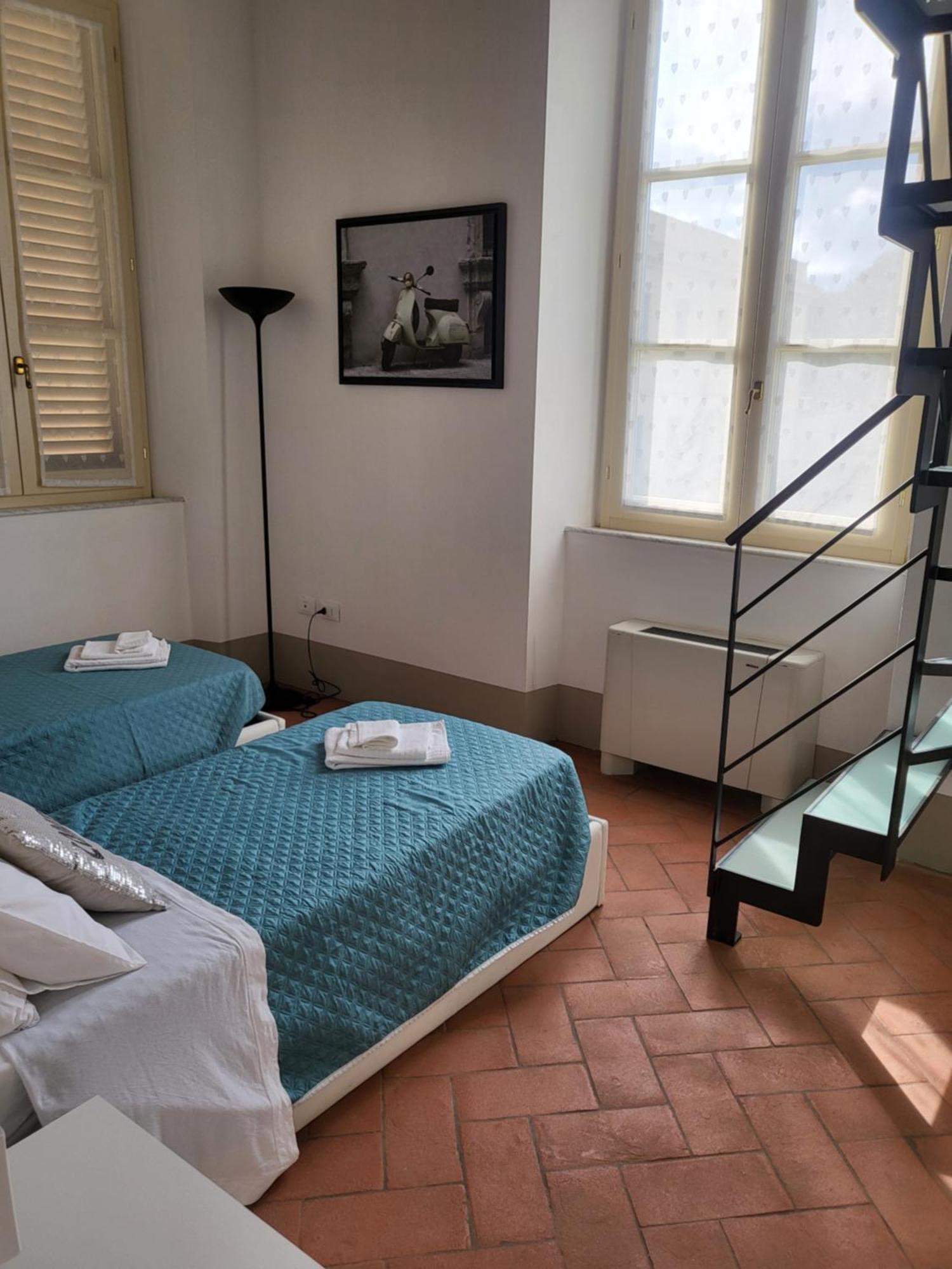 La Villa Apartments - Convenient For Sardinia And Corsica - 4 Beds - Private Parking Included With Camera ليفورنو المظهر الخارجي الصورة